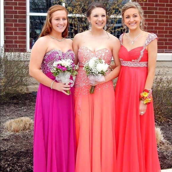 • Dave and Johnny • Prom Dress - Picture 2 of 5